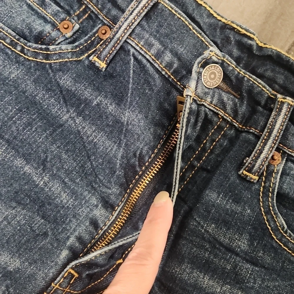 Levi's Distressed Dark Wash Denim 510 Cutoff Shorts for Men Size 33!